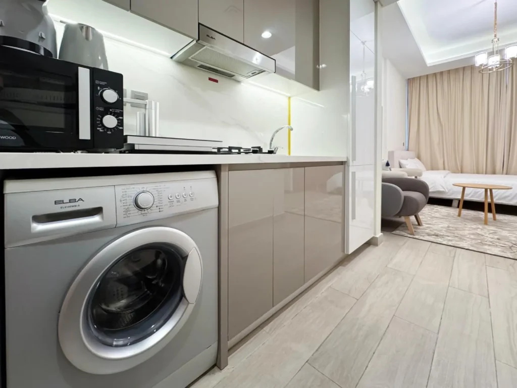Furnished Studio / Bright unit / Great City Views
