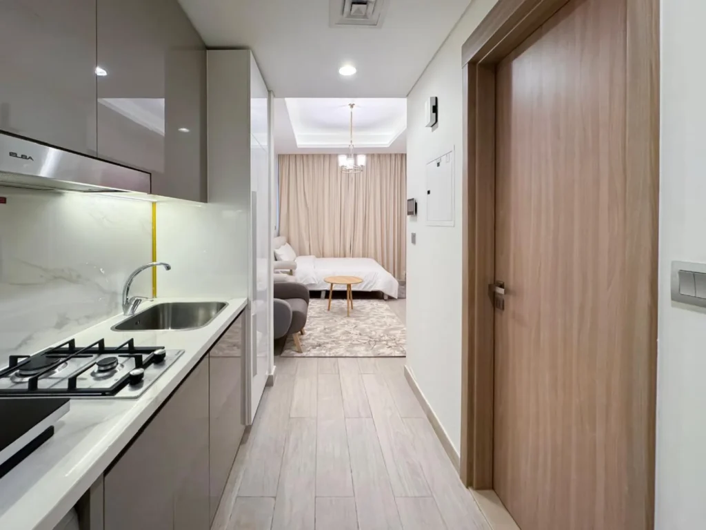 Furnished Studio / Bright unit / Great City Views