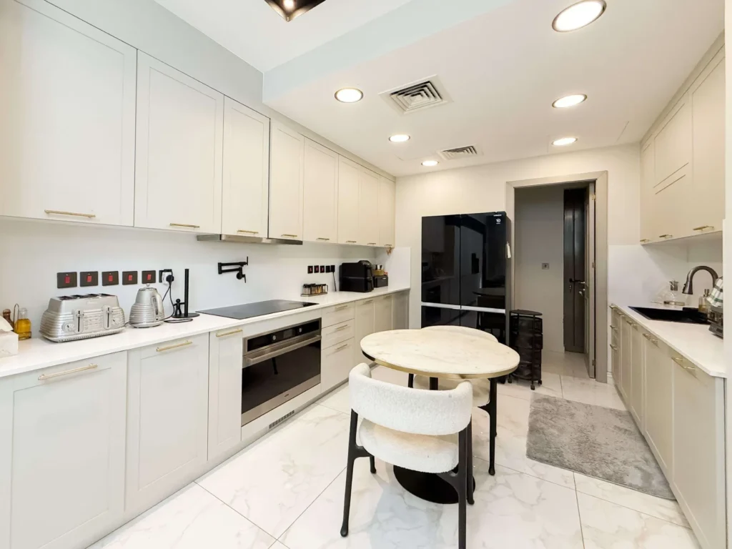 Exclusive|Custom made|Fully Furnished |Corner Unit