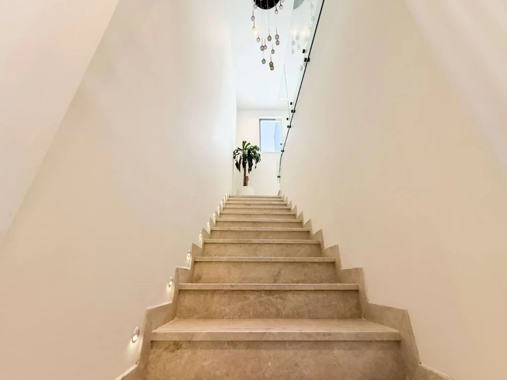 Exclusive|Custom made|Fully Furnished |Corner Unit